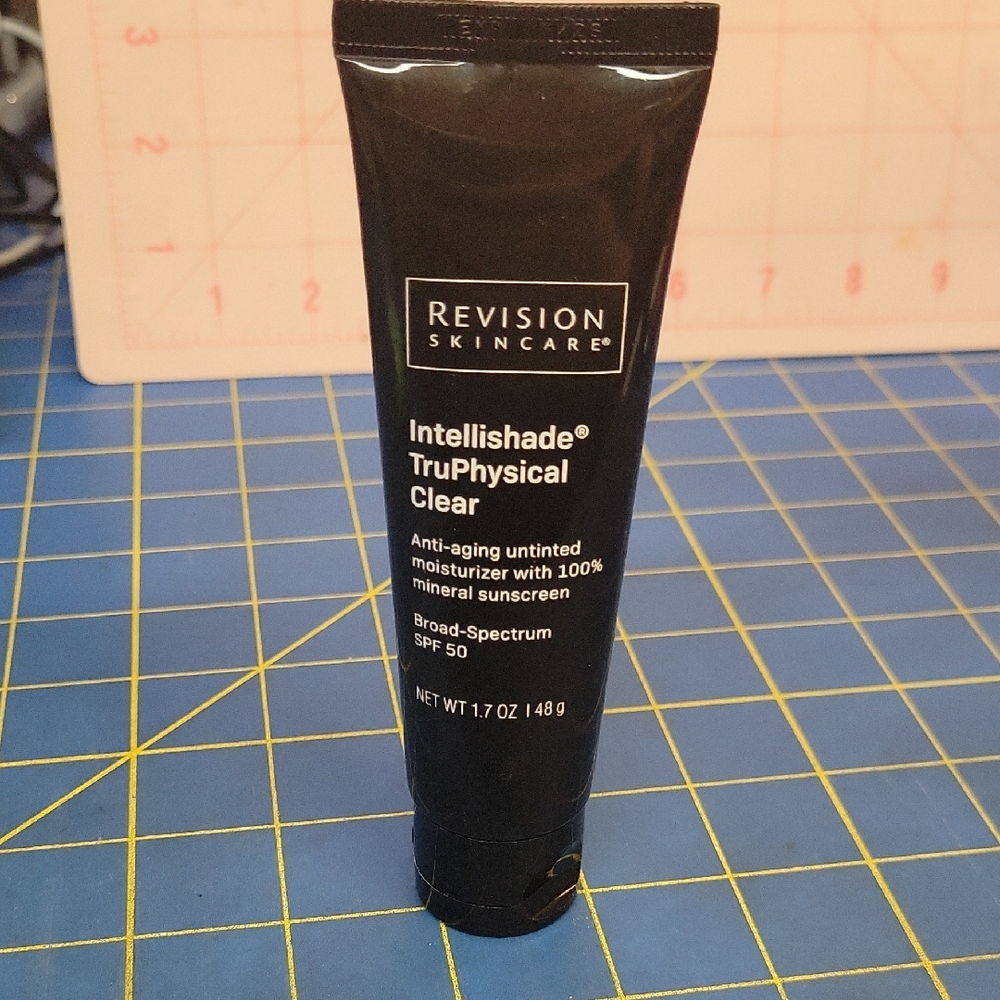 Revision Skincare Intellishade TruPhysical Clear Moisturizer 48g New Tube